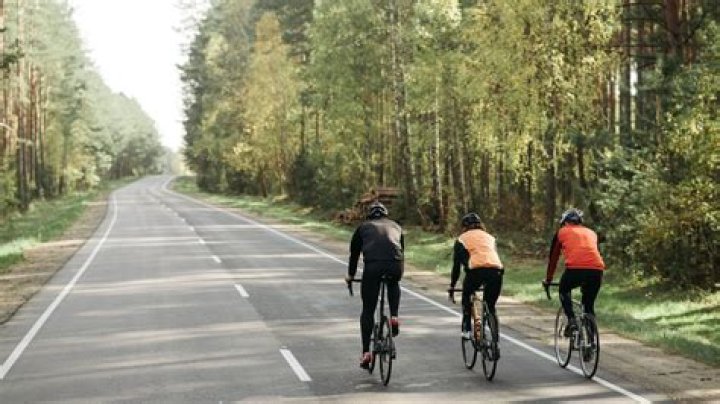 Can a cyclist use the whole lane?