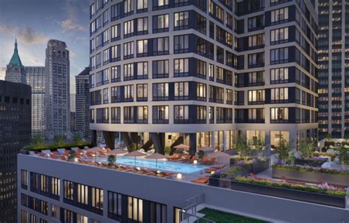 Can real estate agents show apartments in NYC?