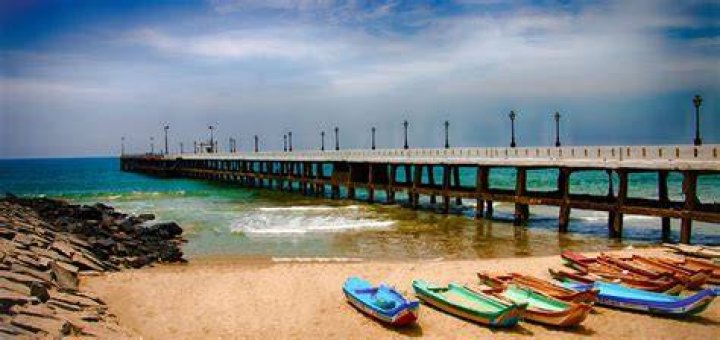 How many days does it rain in Pondicherry?