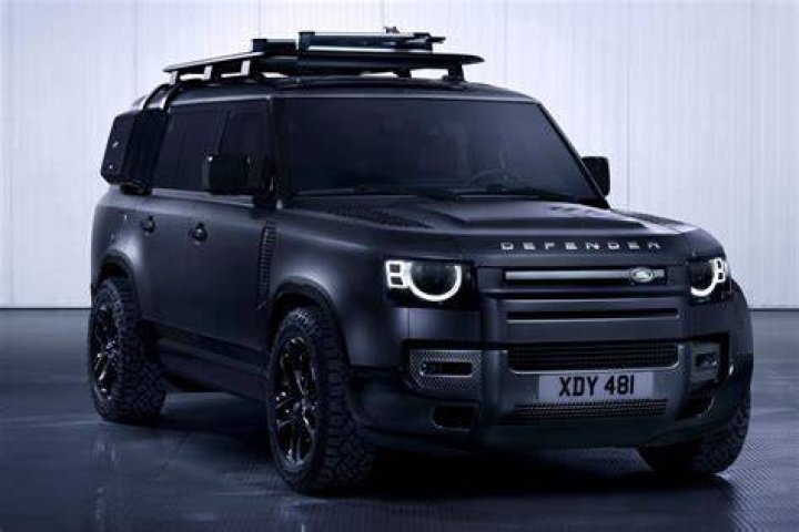 How much does a federal defender make?