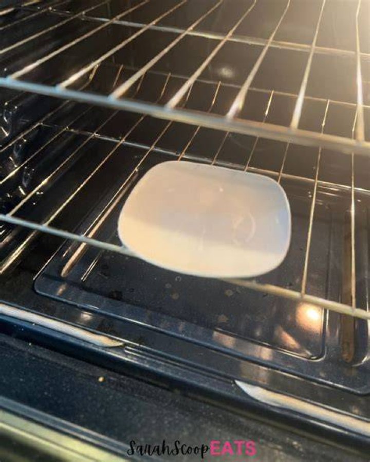 Is it OK to put a plate in the oven?