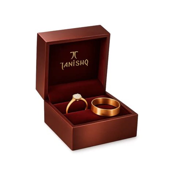 Is silver available in tanishq?