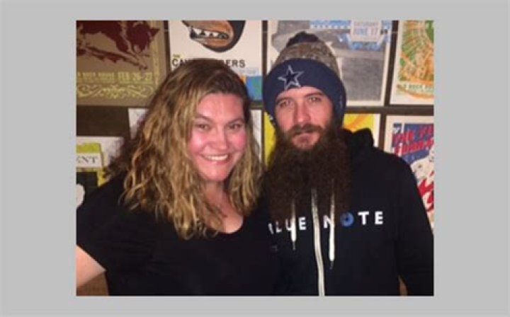 What is Cody Jinks wife name?