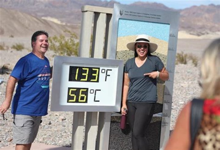 What is the highest and lowest temperature in the desert?