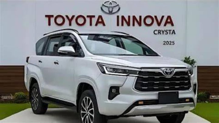 What is the price of new Innova Crysta?