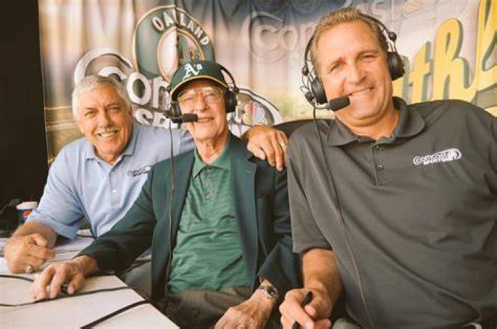 What radio station carries the Oakland A's?