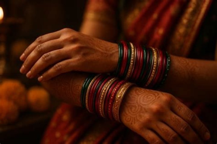Why do Hindu wear bangles?